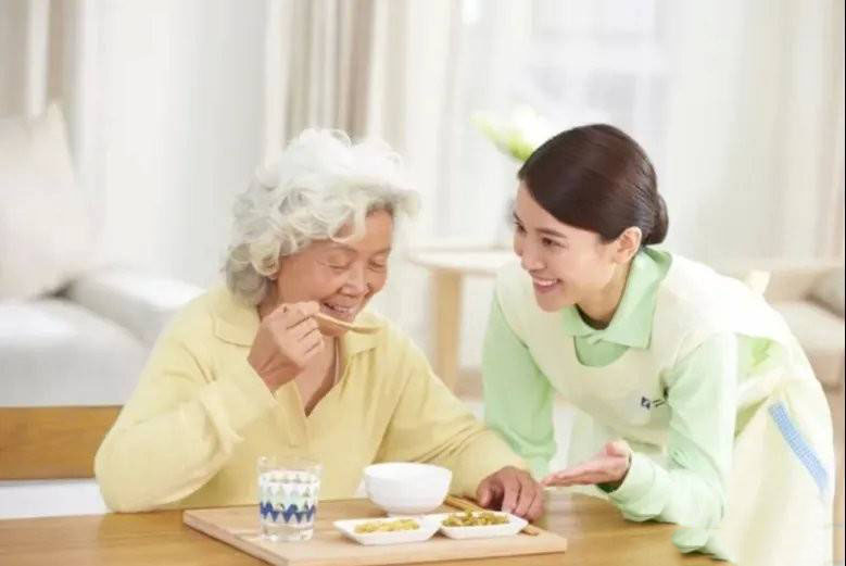 养老护工在日常操作上存在什么风险？
