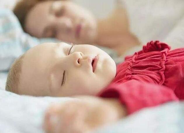 宝宝睡眠不好总是哭闹的原因